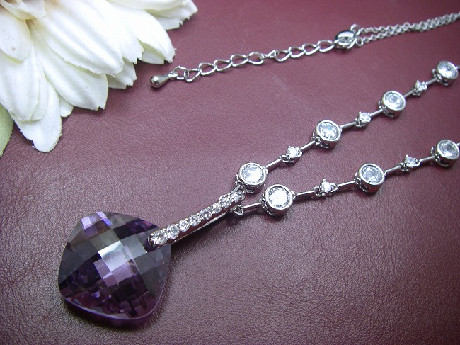 �L���[�r�b�N�W���R�j�A�̃y���_���g