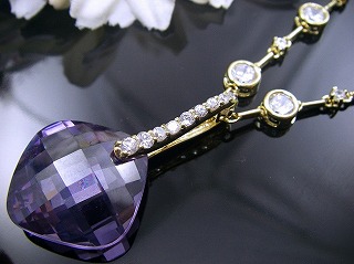 �L���[�r�b�N�W���R�j�A�̃y���_���g