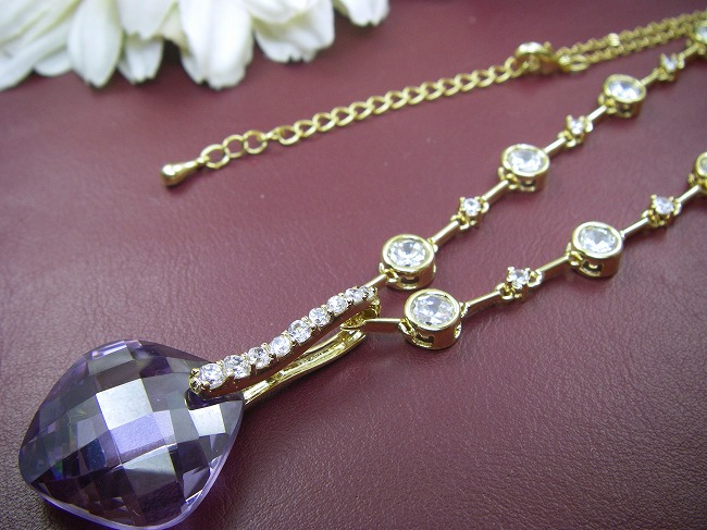 �L���[�r�b�N�W���R�j�A�̃y���_���g