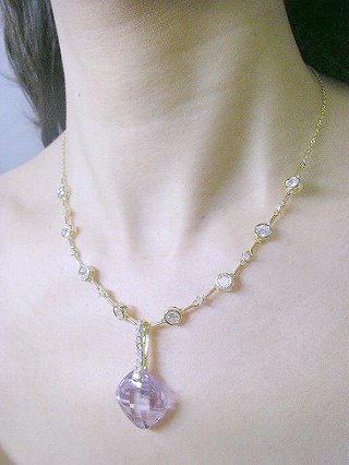 �L���[�r�b�N�W���R�j�A�̃y���_���g