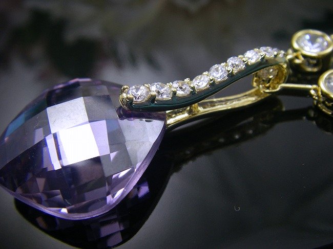 �L���[�r�b�N�W���R�j�A�̃y���_���g