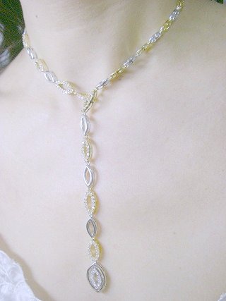 �L���[�r�b�N�W���R�j�A�̃l�b�N���X