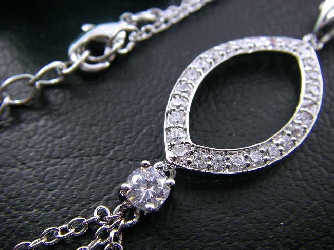 �L���[�r�b�N�W���R�j�A�̃y���_���g