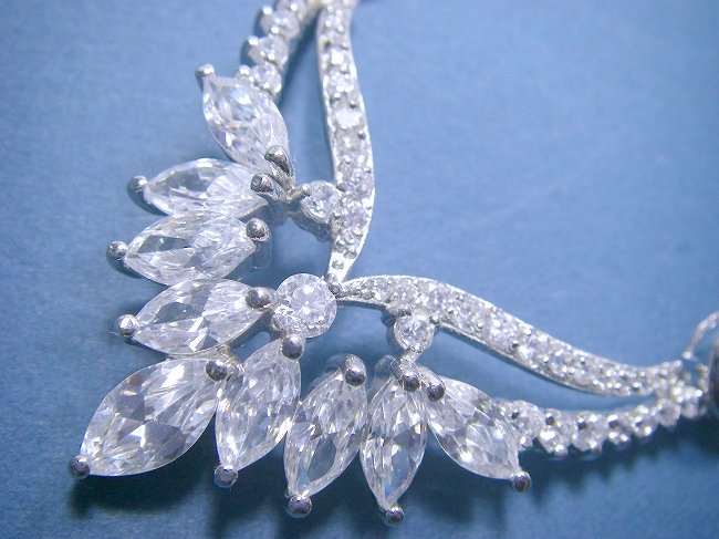 �L���[�r�b�N�W���R�j�A�@�l�b�N���X�@�u���C�_���@�S�[�W���X�@