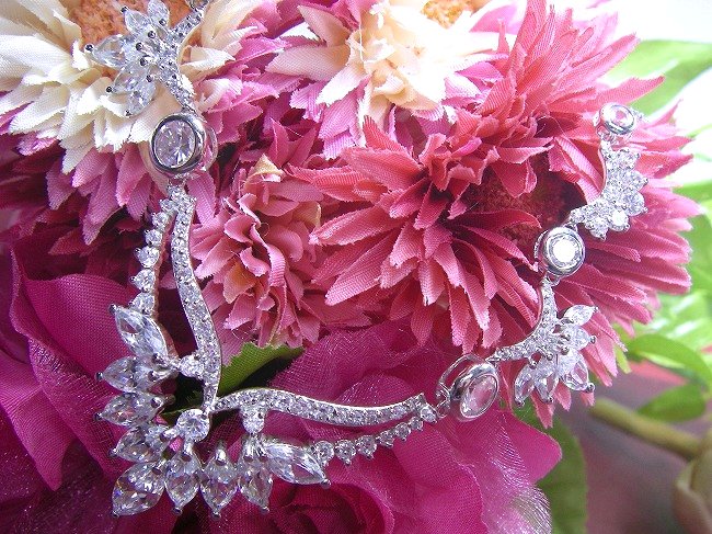 �L���[�r�b�N�W���R�j�A�@�l�b�N���X�@�u���C�_���@�S�[�W���X�@