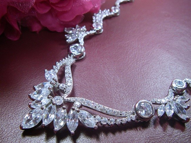 �L���[�r�b�N�W���R�j�A�@�l�b�N���X�@�u���C�_���@�S�[�W���X�@