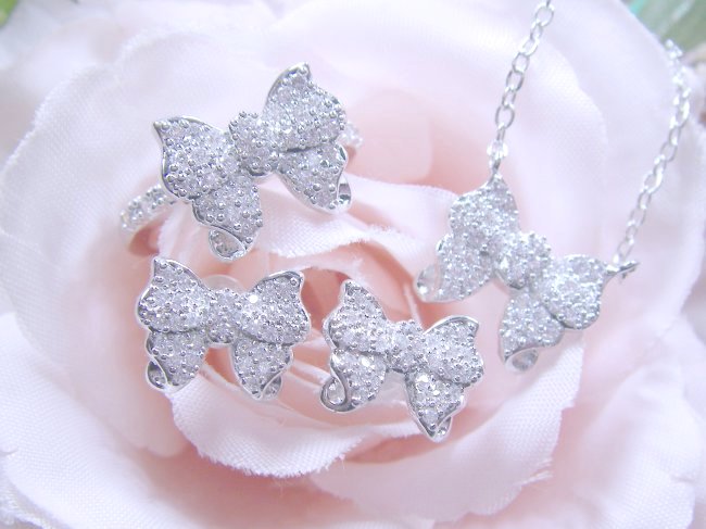 CZ�@�L���[�r�b�N�W���R�j�A�@�C�������O�@�s�A�X�@�����O�@�y���_���g�E�l�b�N���X