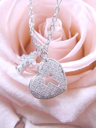 マイクロパヴェセッティング CZ キュービックジルコニア ハート・ペンダント