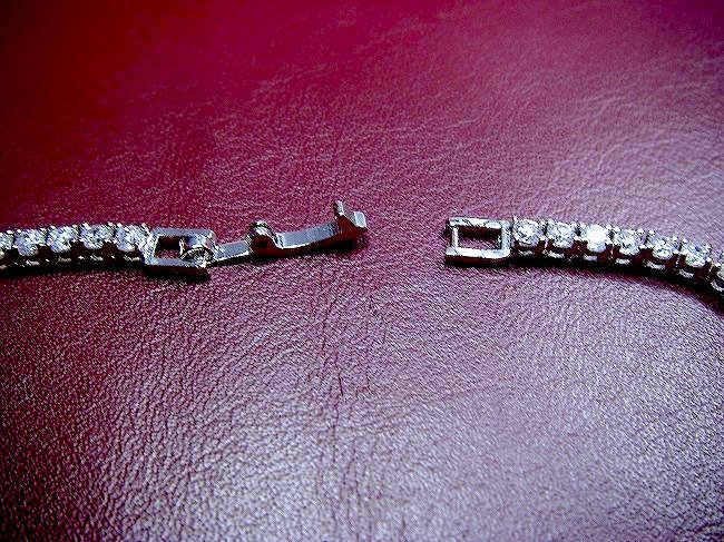 �e�j�X�l�b�N���X�@�L���[�r�b�N�W���R�j�A