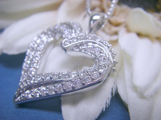 �I�[�v���n�[�g�@CZ�@�L���[�r�b�N�W���R�j�A�@�y���_���g�@�A�N�Z�T���[�V���b�v�@���̏��_