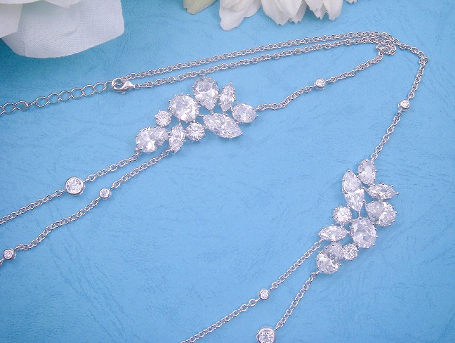 �A�N�Z�T���[�@�l�b�N���X