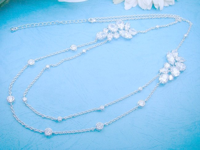 �A�N�Z�T���[�@�l�b�N���X