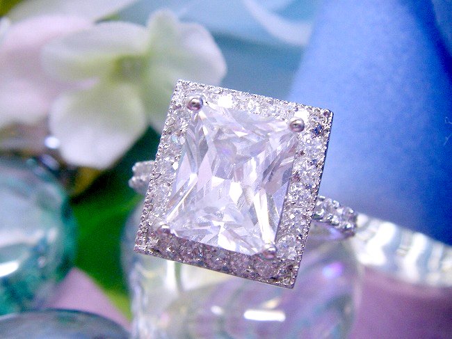 キュービックジルコニアのリング