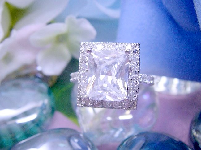 キュービックジルコニアのリング