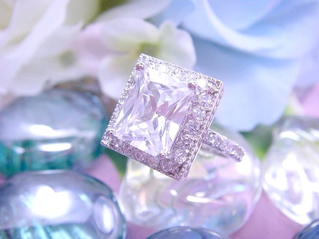 キュービックジルコニアのリング