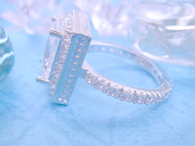 キュービックジルコニアのリング