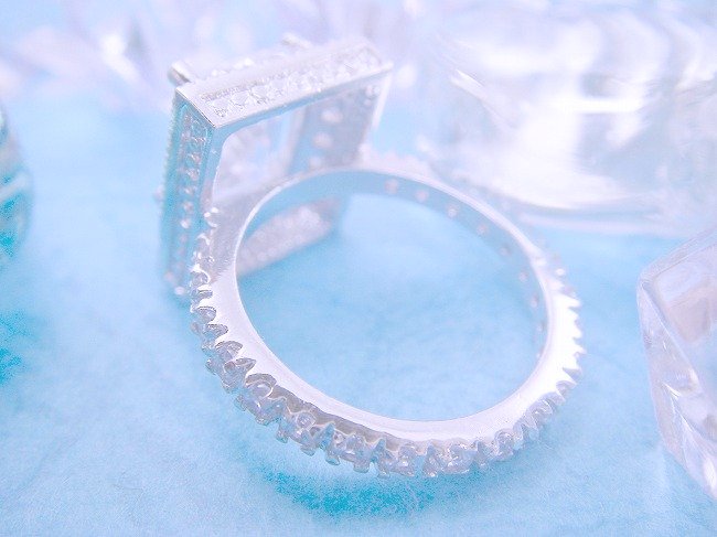 キュービックジルコニアのリング