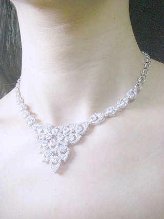 �L���[�r�b�N�W���R�j�A�̃l�b�N���X�@CZ�A�N�Z�T���[