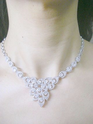 �L���[�r�b�N�W���R�j�A�̃l�b�N���X�@CZ�A�N�Z�T���[