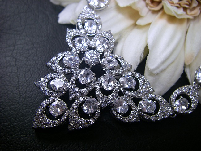 �L���[�r�b�N�W���R�j�A�̃l�b�N���X�@CZ�A�N�Z�T���[