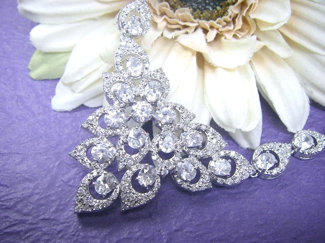 �L���[�r�b�N�W���R�j�A�̃l�b�N���X�@CZ�A�N�Z�T���[