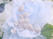 �L���[�r�b�N�W���R�j�A�̃l�b�N���X