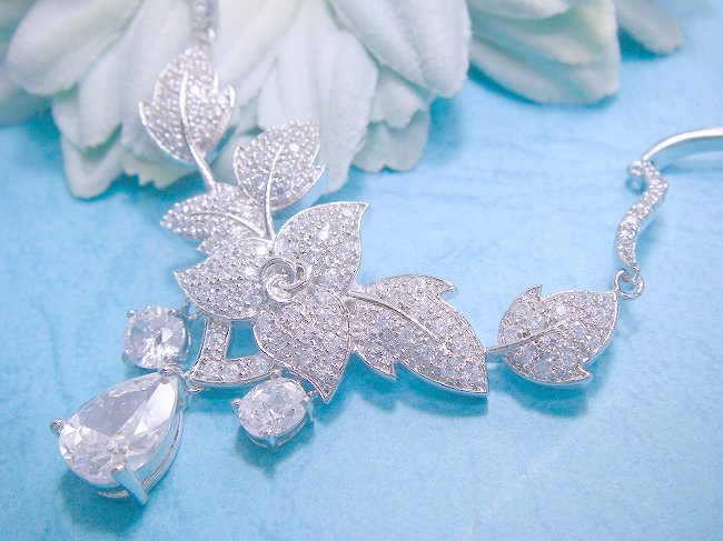 �L���[�r�b�N�W���R�j�A�̃l�b�N���X�@CZ�A�N�Z�T���[