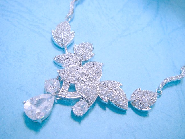 �L���[�r�b�N�W���R�j�A�̃l�b�N���X�@CZ�A�N�Z�T���[