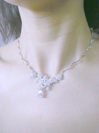 �L���[�r�b�N�W���R�j�A�̃l�b�N���X�@CZ�A�N�Z�T���[