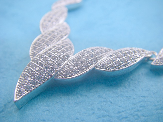 �L���[�r�b�N�W���R�j�A�@�l�b�N���X