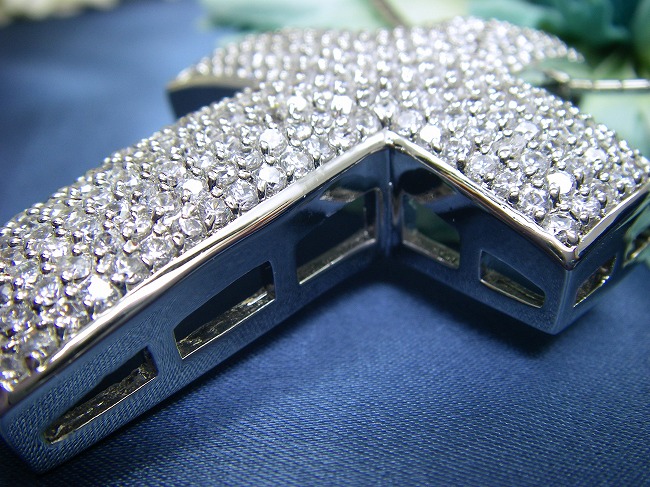 cz�A�N�Z�T���[�@�I���K�E�l�b�N���X �N���X���`�[�t