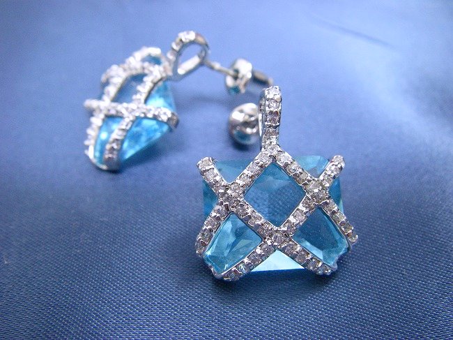 ���C�g�u���[�ECZ�s�A�X�E�A�N�Z�T���[