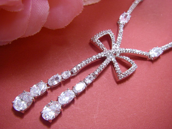 ���{�����`�[�t�@�L���[�r�b�N�W���R�j�A�E�l�b�N���X