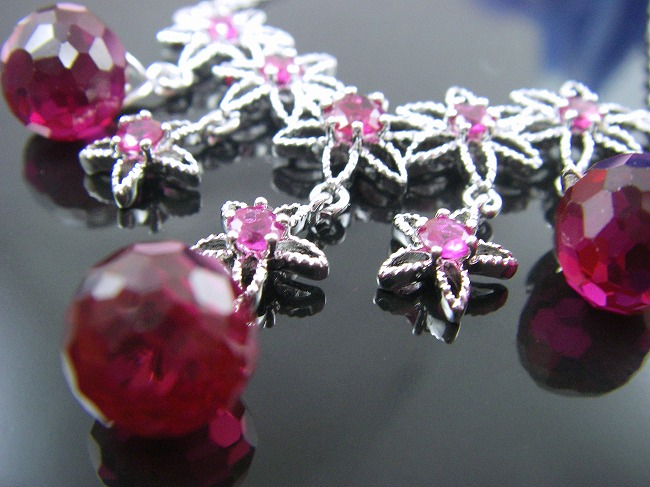 �L���[�r�b�N�W���R�j�A�E�A�N�Z�T���[�@�y���_���g