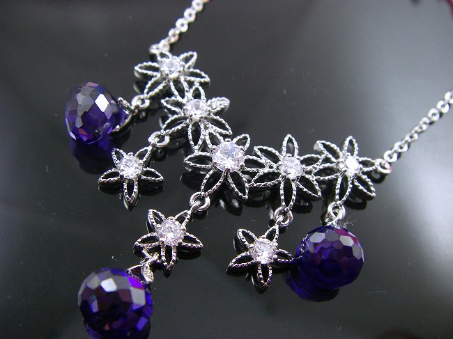 �L���[�r�b�N�W���R�j�A�E�A�N�Z�T���[�@�y���_���g