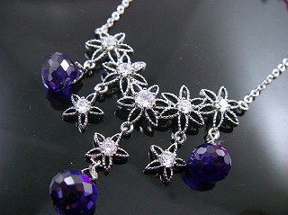 �L���[�r�b�N�W���R�j�A�E�A�N�Z�T���[�@�y���_���g