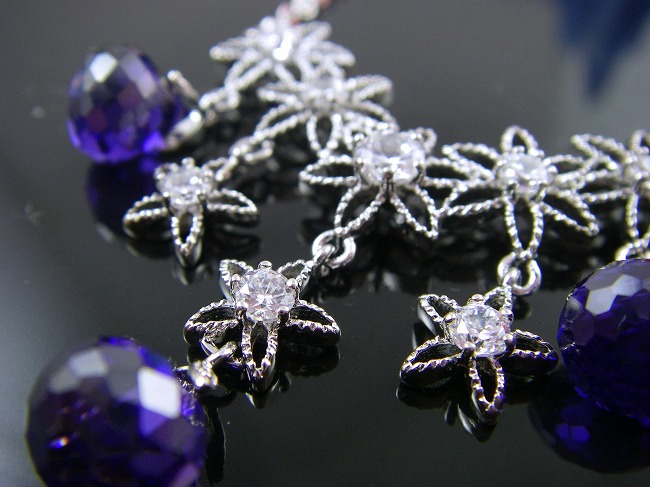 �L���[�r�b�N�W���R�j�A�E�A�N�Z�T���[�@�y���_���g