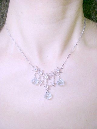 �L���[�r�b�N�W���R�j�A�E�A�N�Z�T���[�@�y���_���g