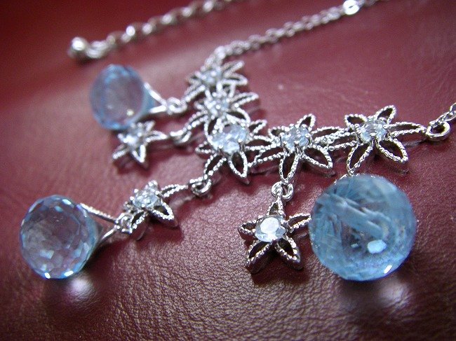 �L���[�r�b�N�W���R�j�A�E�A�N�Z�T���[�@�y���_���g