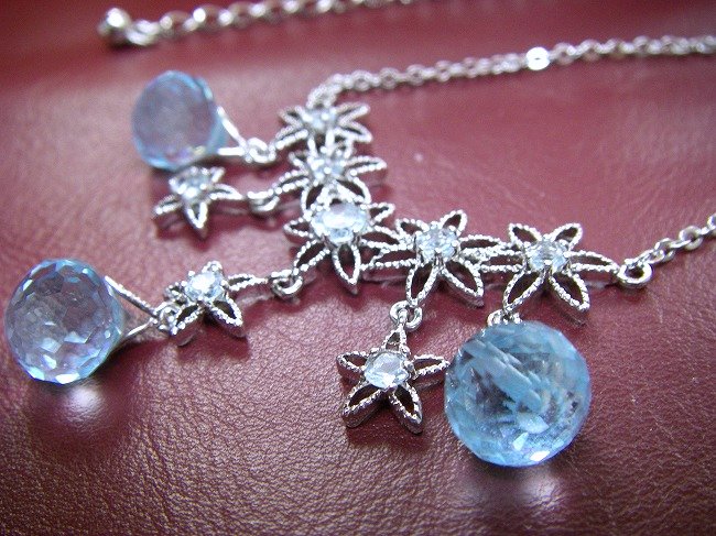 �L���[�r�b�N�W���R�j�A�E�A�N�Z�T���[�@�y���_���g