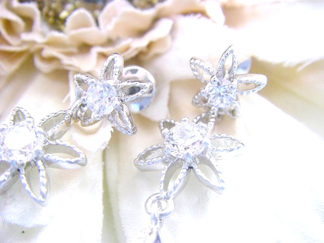 �L���[�r�b�N�W���R�j�A�E�A�N�Z�T���[�@�s�A�X