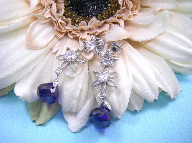 �L���[�r�b�N�W���R�j�A�E�A�N�Z�T���[�@�s�A�X