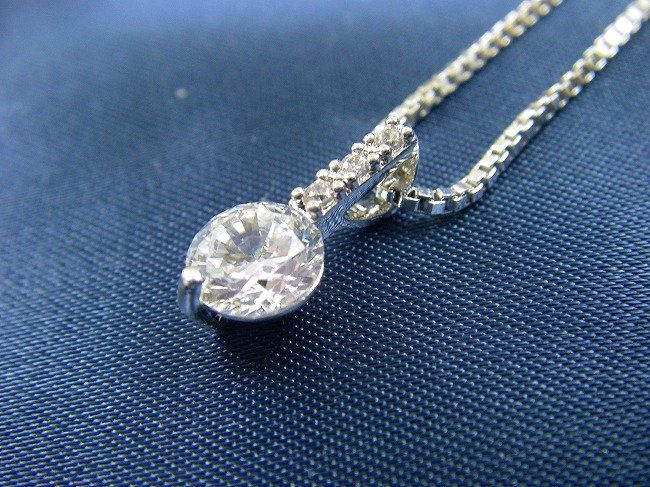 �L���[�r�b�N�W���R�j�A�̃y���_���g