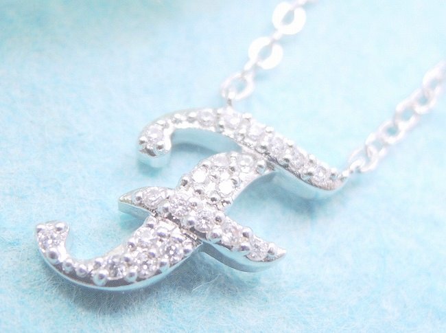 �C�j�V�����E�y���_���g