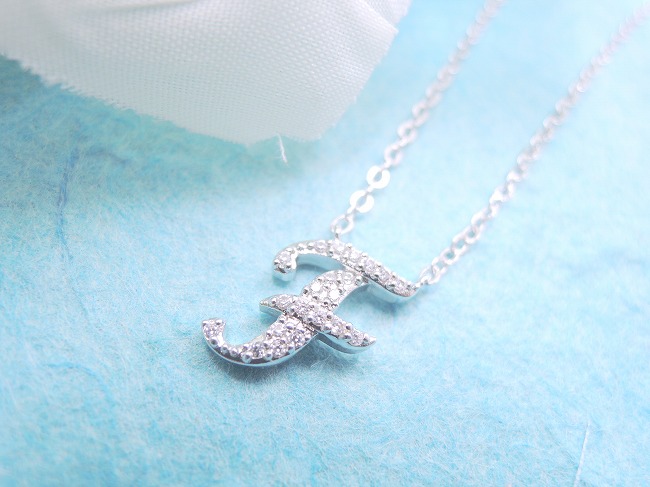 �C�j�V�����E�y���_���g