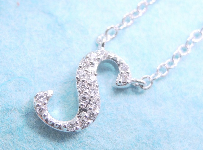 �C�j�V�����E�y���_���g