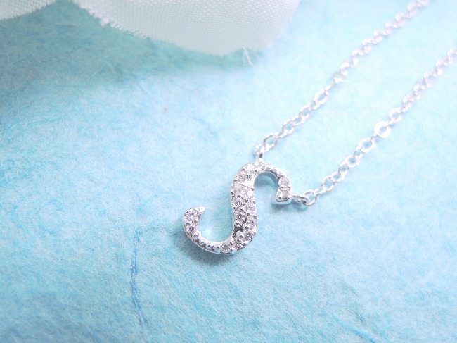 �C�j�V�����E�y���_���g