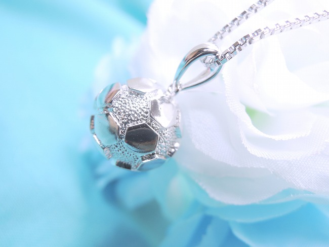 �N���X�i�\���ˁj�@�y���_���g�@�A�N�Z�T���[