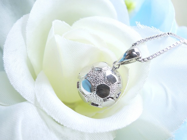 �N���X�i�\���ˁj�@�y���_���g�@�A�N�Z�T���[