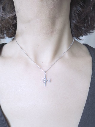 �N���X�i�\���ˁj�@�y���_���g�@�A�N�Z�T���[